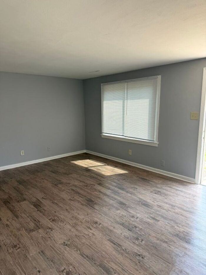 235 Edison Ave - Photo 4 of 25