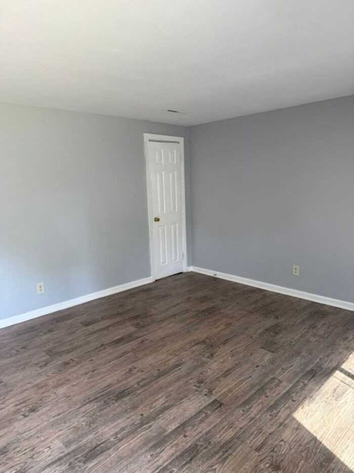 235 Edison Ave - Photo 5 of 25