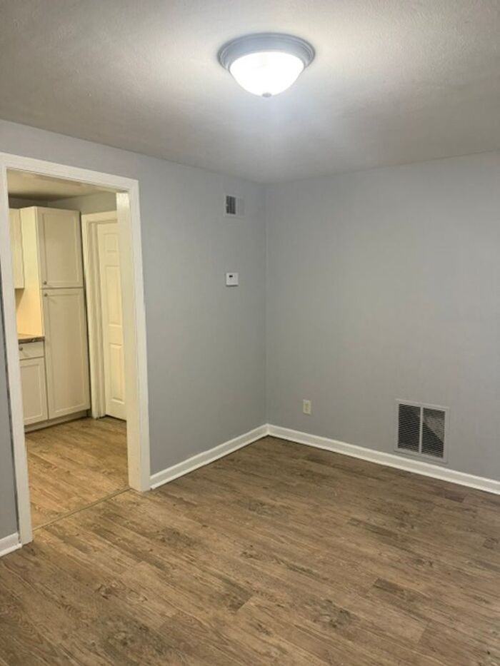 235 Edison Ave - Photo 6 of 25