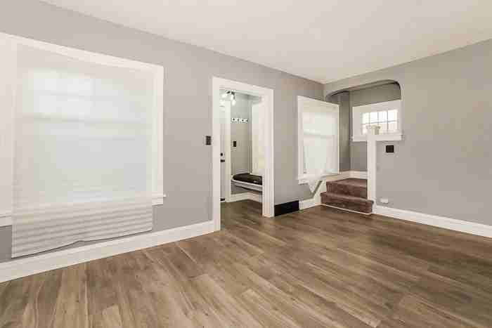 10516 S Highland Ave - Photo 2 of 15