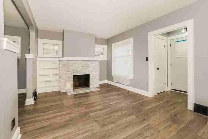 10516 S Highland Ave - Photo 3 of 15