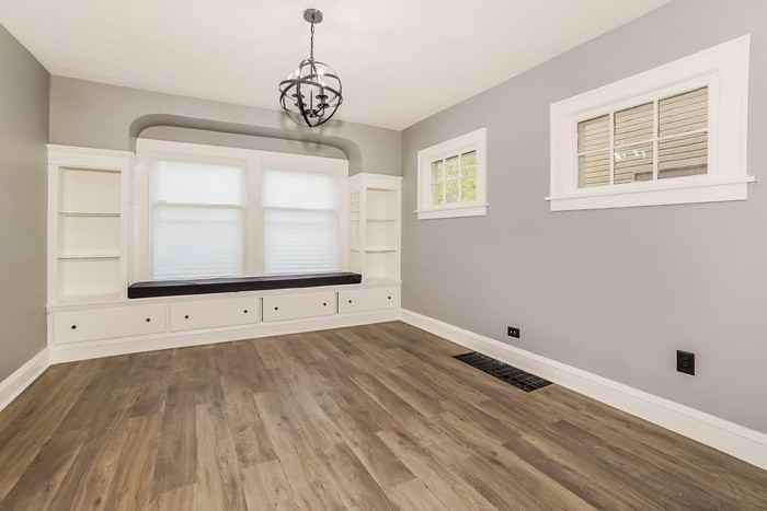 10516 S Highland Ave - Photo 4 of 15