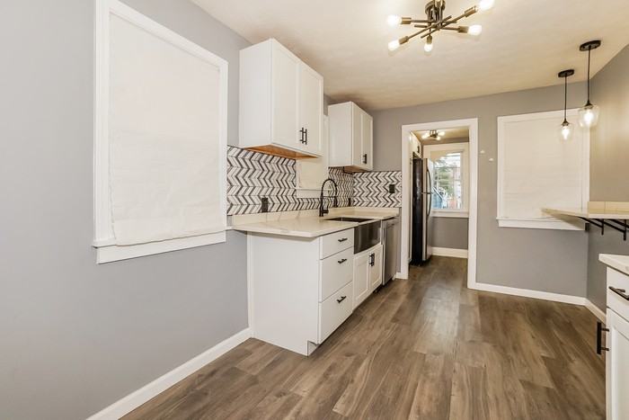 10516 S Highland Ave - Photo 5 of 15