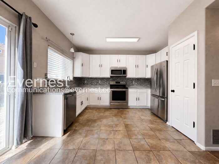 4527 Tetman Ln - Photo 6 of 24