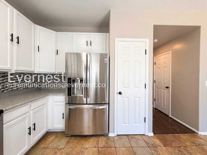 4527 Tetman Ln - Photo 7 of 24