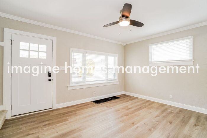 889 Heyl Ave - Photo 5 of 17
