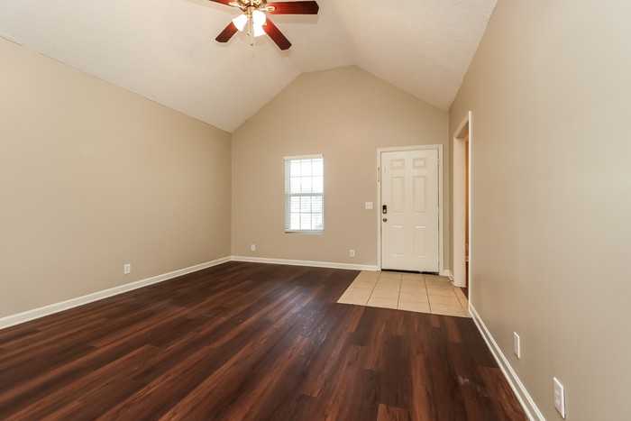 5027 Nina Marie Ave - Photo 4 of 16