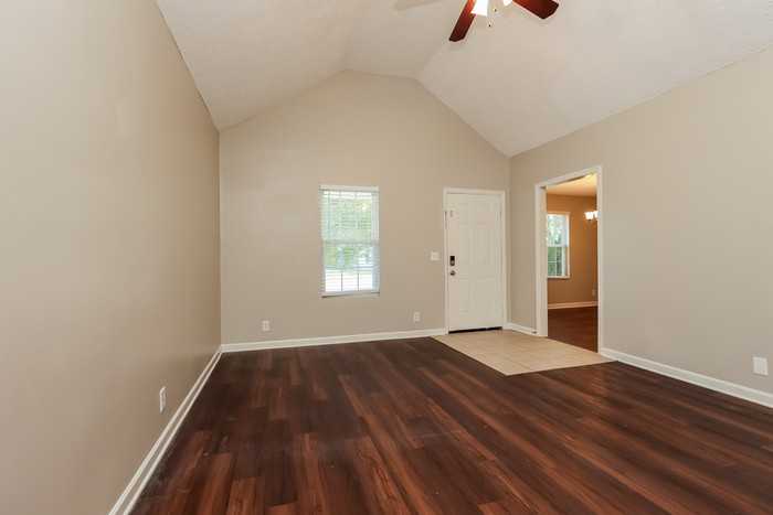 5027 Nina Marie Ave - Photo 5 of 16