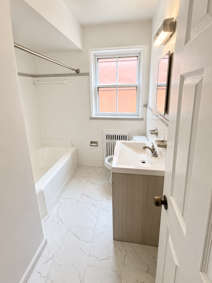 8241 Delmar Blvd #1E - Photo 6 of 10