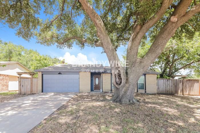 4225 Mary Jane Ln - Photo 2 of 23
