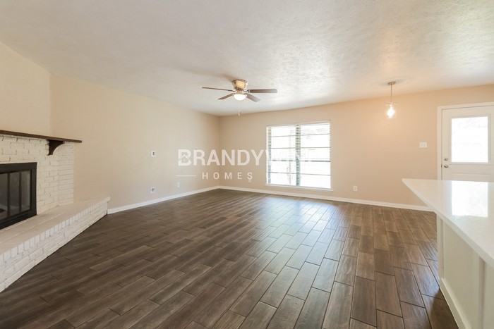 4225 Mary Jane Ln - Photo 5 of 23