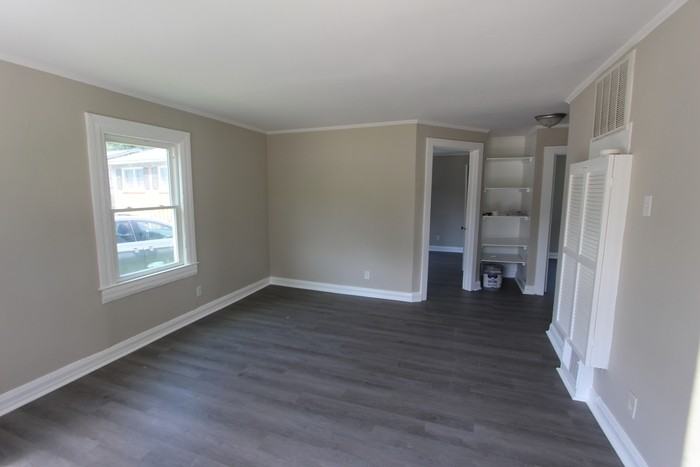 806 Green St - Photo 2 of 8