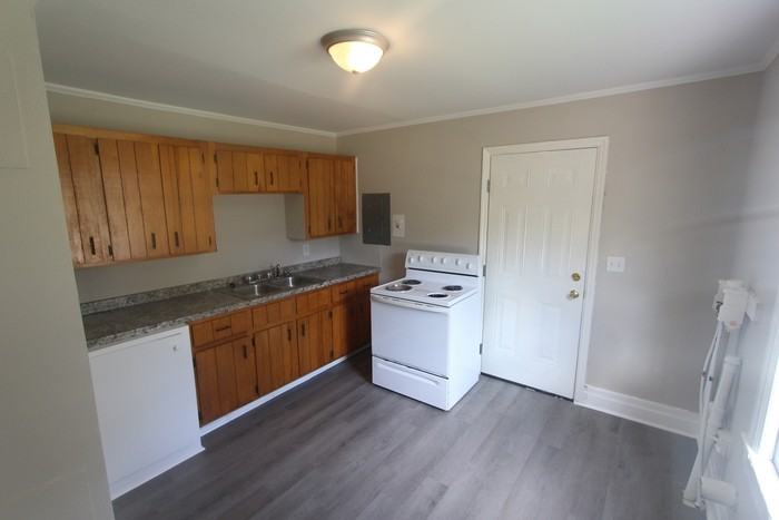 806 Green St - Photo 3 of 8
