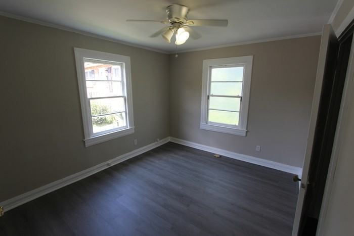 806 Green St - Photo 4 of 8