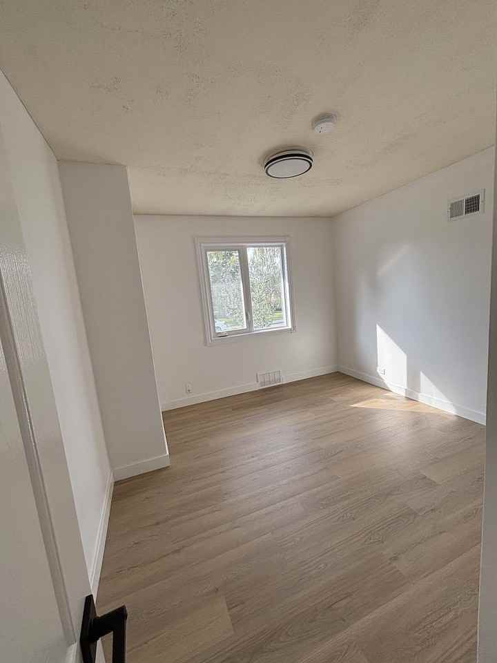 1448 Remington Rd Ne - Photo 5 of 13