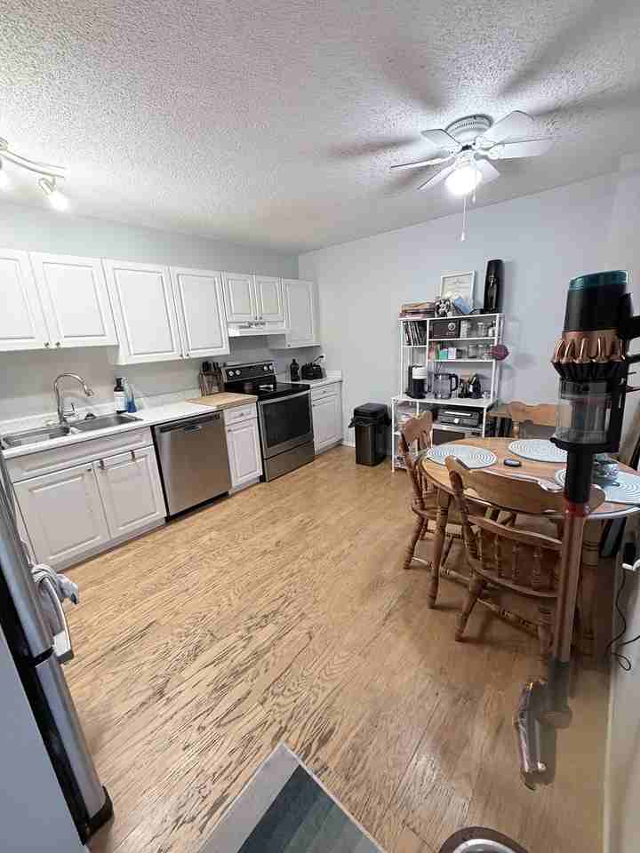 3620 - 3620 51 St Sw - Photo 4 of 6
