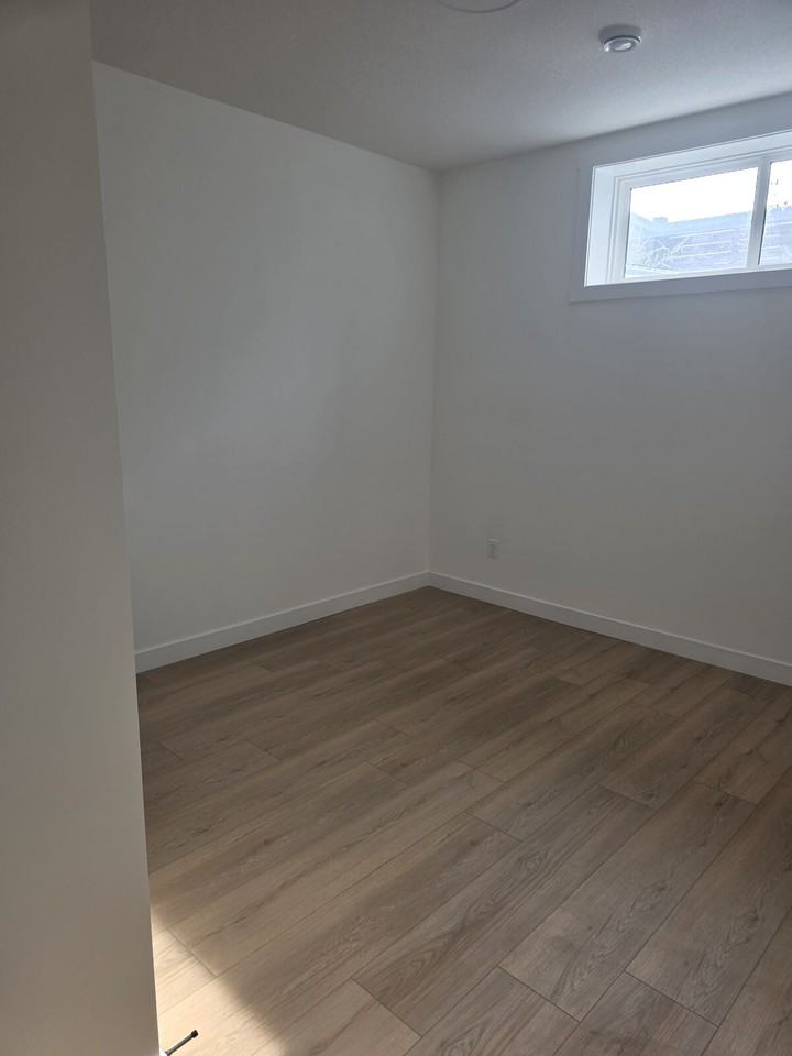 19837 44 St Se - Photo 5 of 6