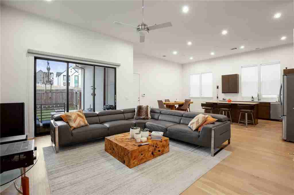 6201 Seville Dr - Photo 7 of 25