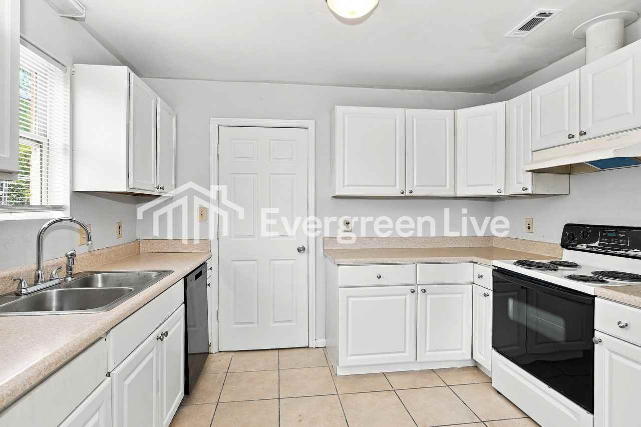 2359 Travis Pines Dr - Photo 6 of 15