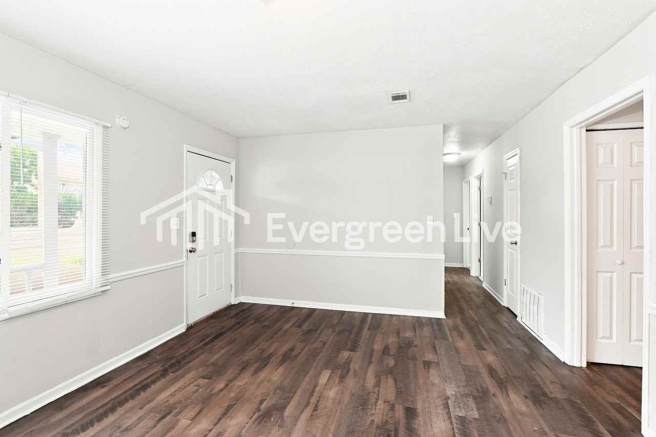 3733 Fairington Dr - Photo 3 of 15