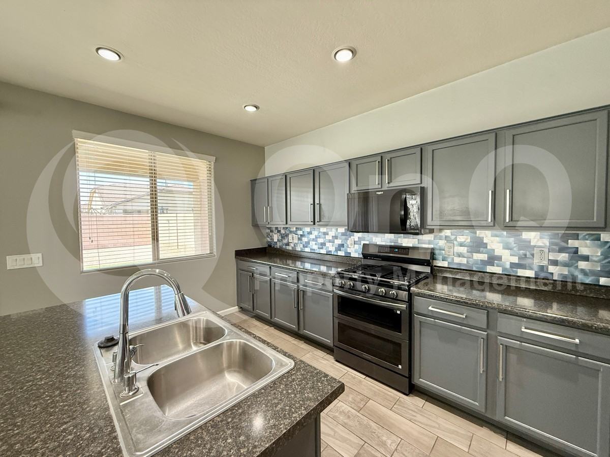 3844 E Sourwood Dr - Photo 5 of 31