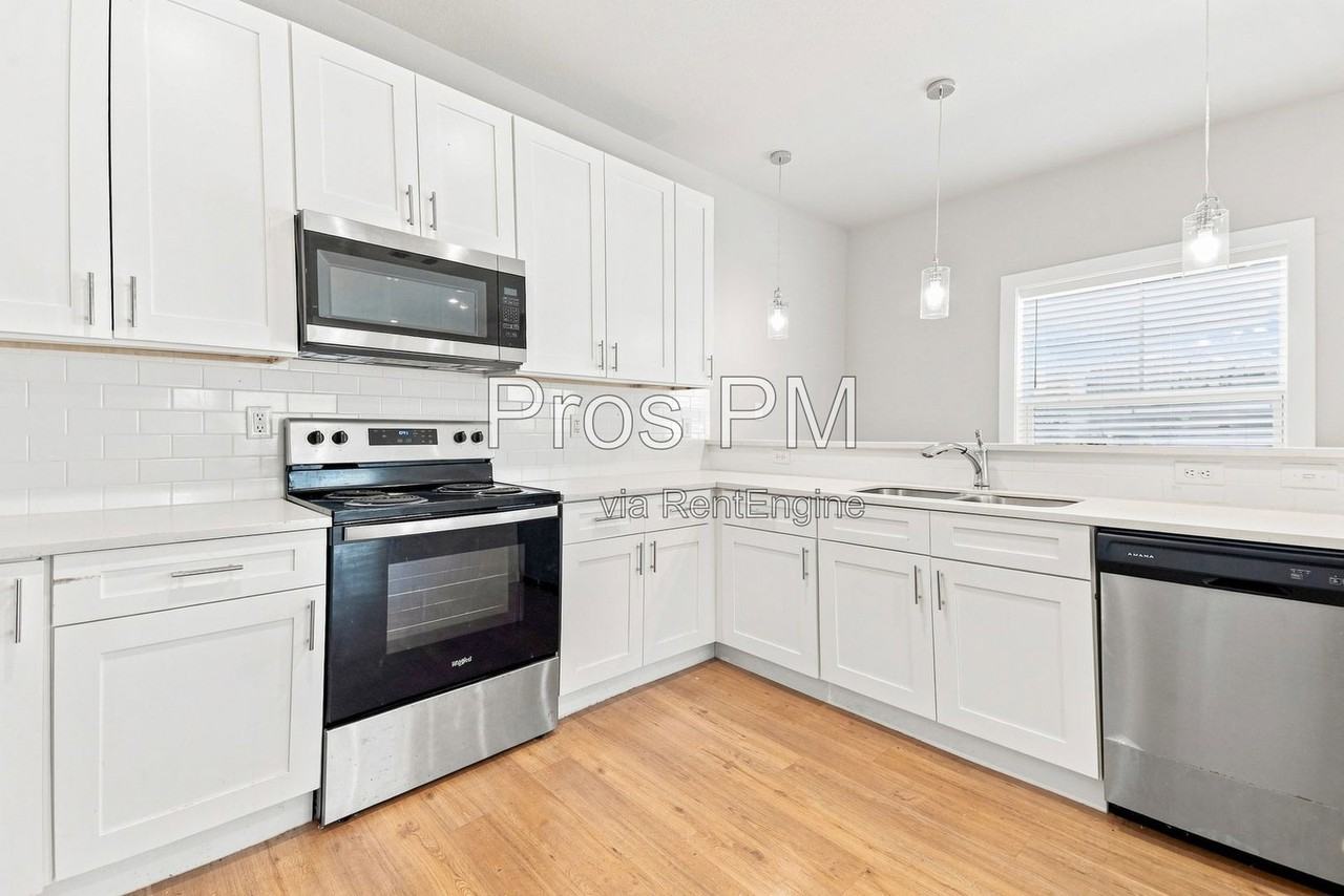 1839 Crow St #101 - Photo 4 of 18