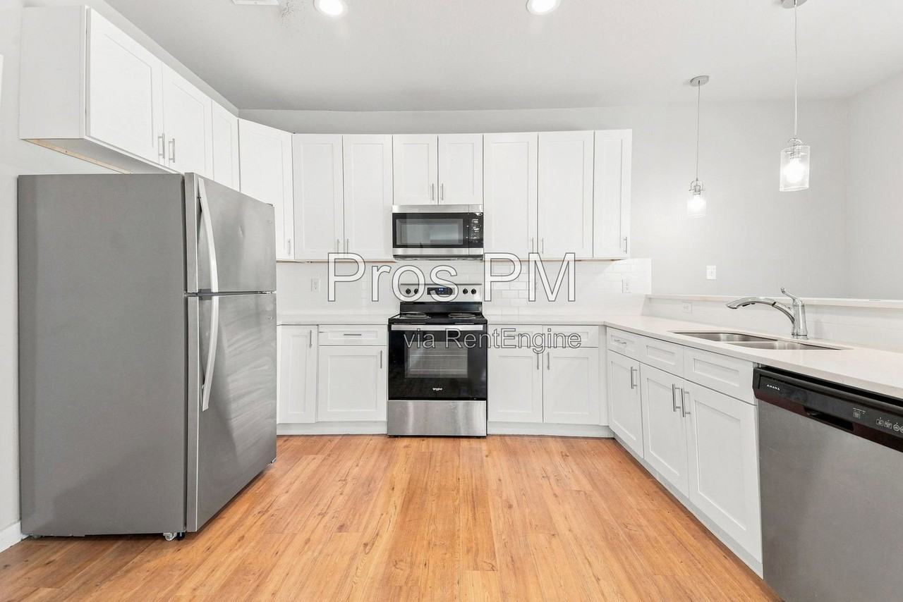 1839 Crow St #101 - Photo 5 of 18