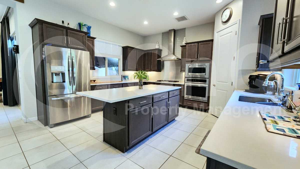 6513 E Rose Marie Ln - Photo 2 of 40