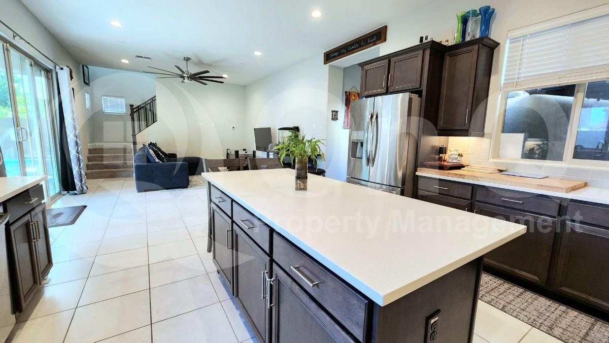 6513 E Rose Marie Ln - Photo 4 of 40