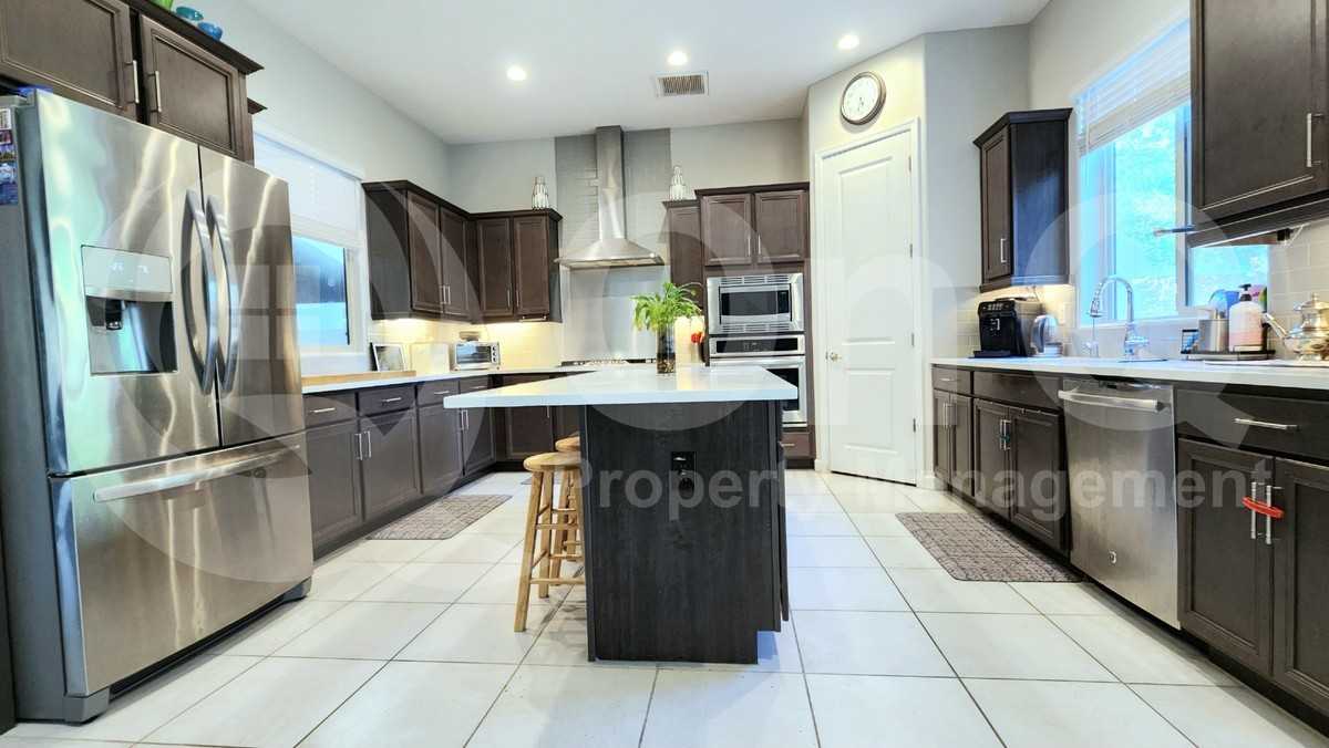 6513 E Rose Marie Ln - Photo 5 of 40
