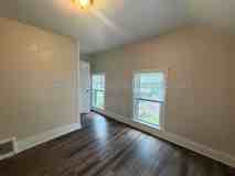 909 Oak St - Photo 1 of 1