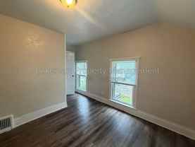 909 Oak St - Photo 1 of 1