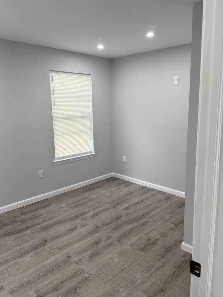 285 Rose St 1st Fl #2ndFL - Photo 7 of 20