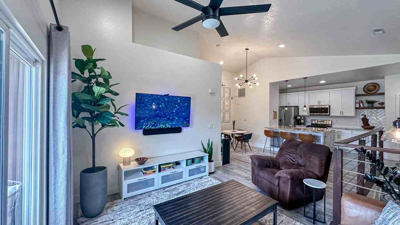 1467 W 110 N - Photo 2 of 19
