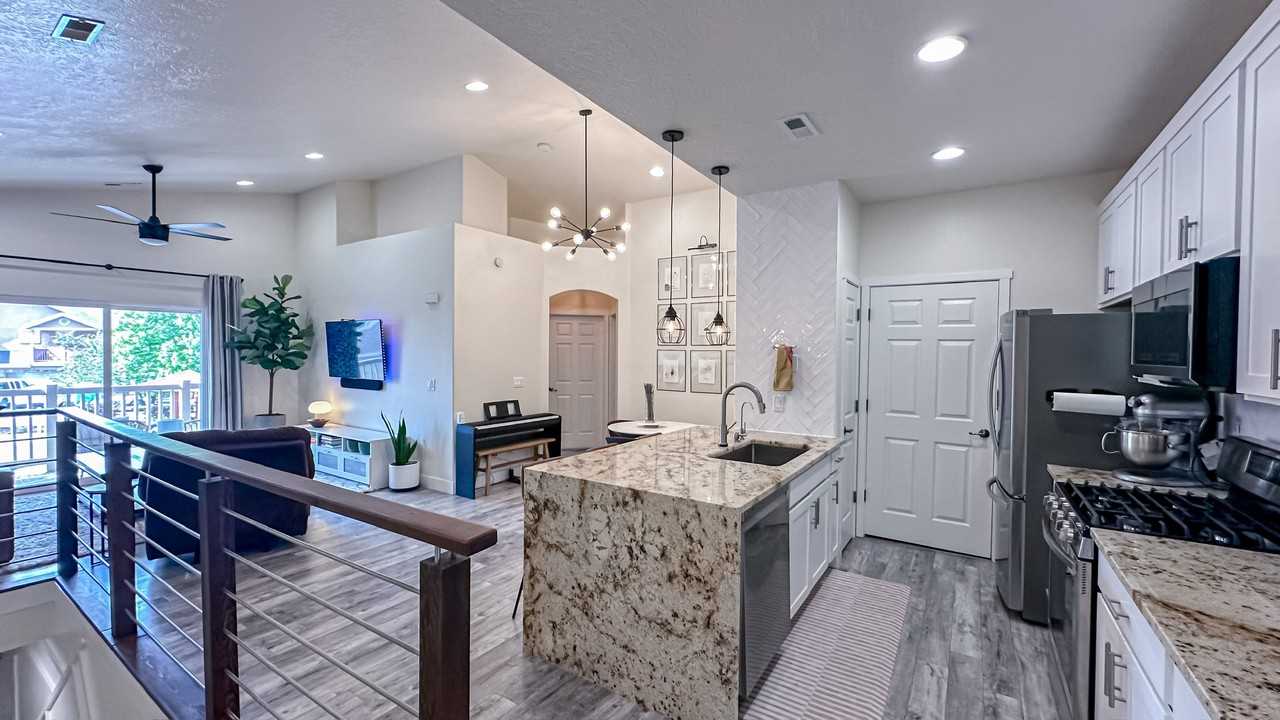 1467 W 110 N - Photo 3 of 19