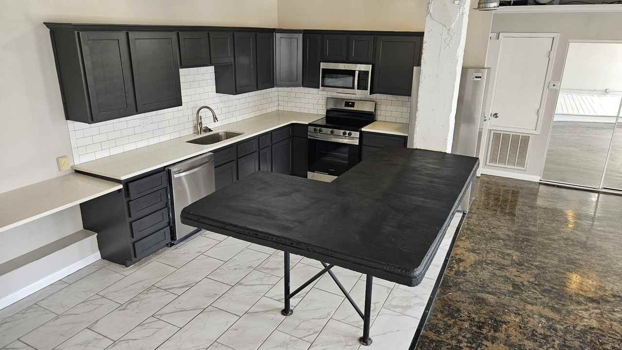 710 Crockett St #706 - Photo 5 of 9