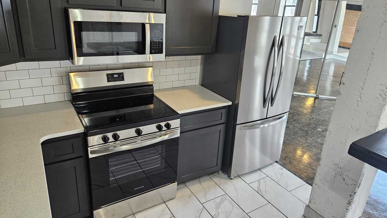 710 Crockett St #706 - Photo 6 of 9