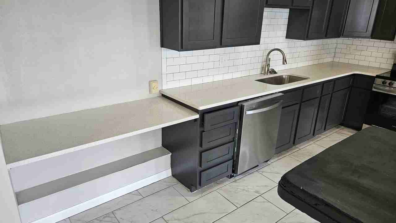 710 Crockett St #706 - Photo 7 of 9