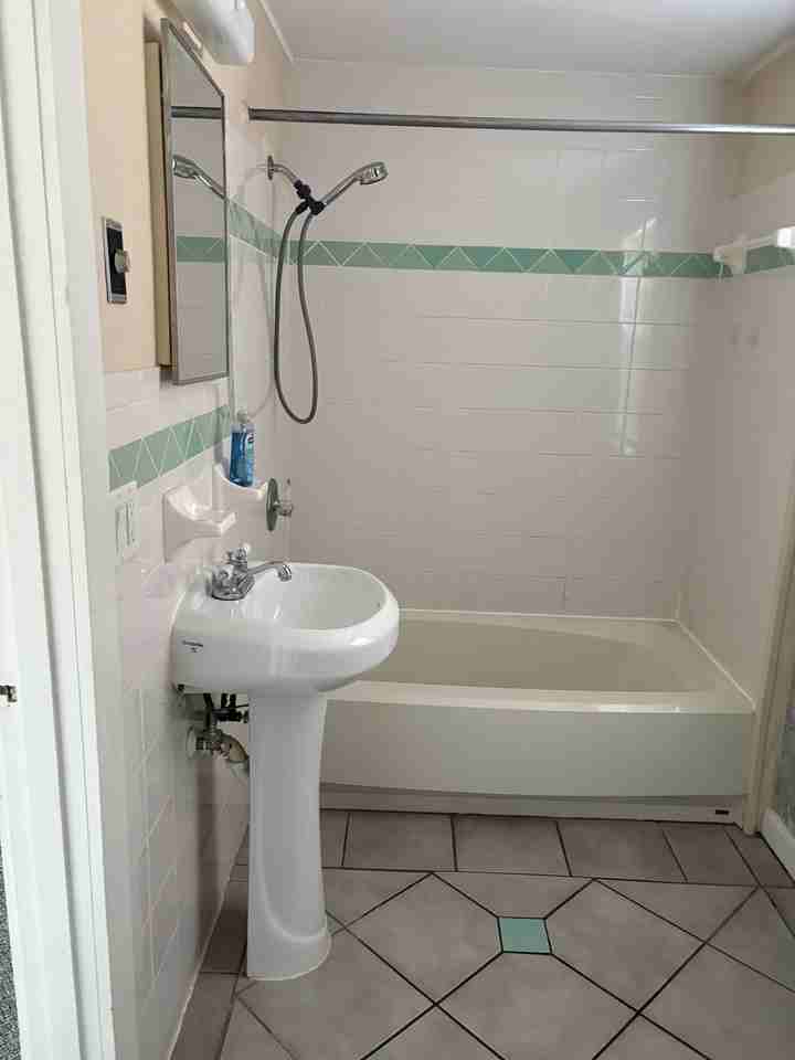 719 Ne 4th St #NA - Photo 4 of 11