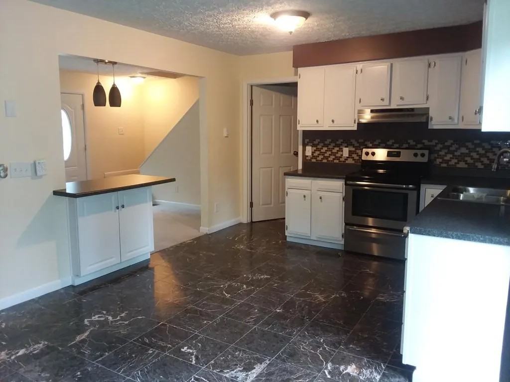 911 James St #11 - Photo 2 of 10
