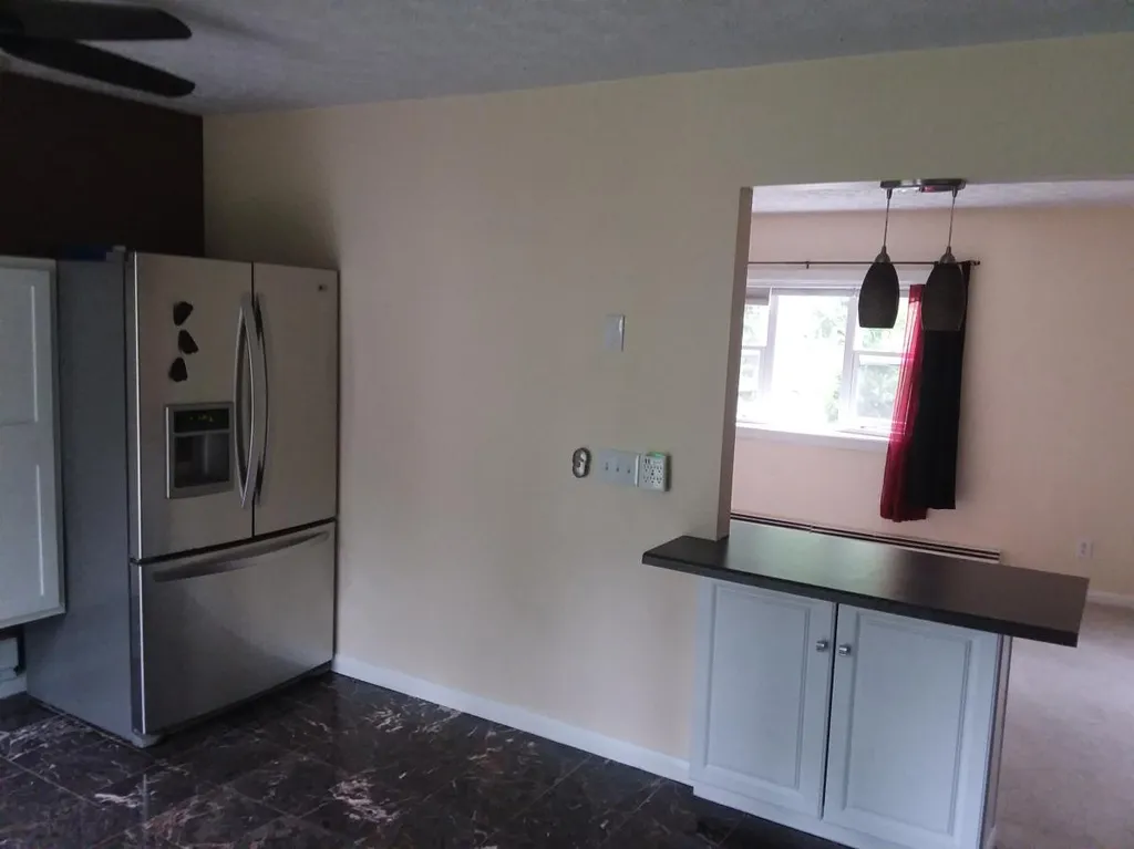 911 James St #11 - Photo 3 of 10
