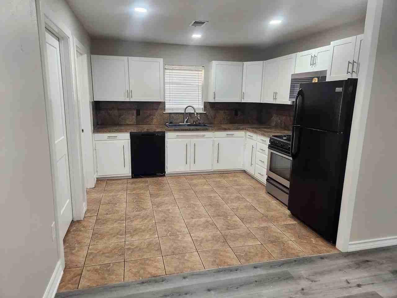 1810 Rose St #NA - Photo 4 of 18