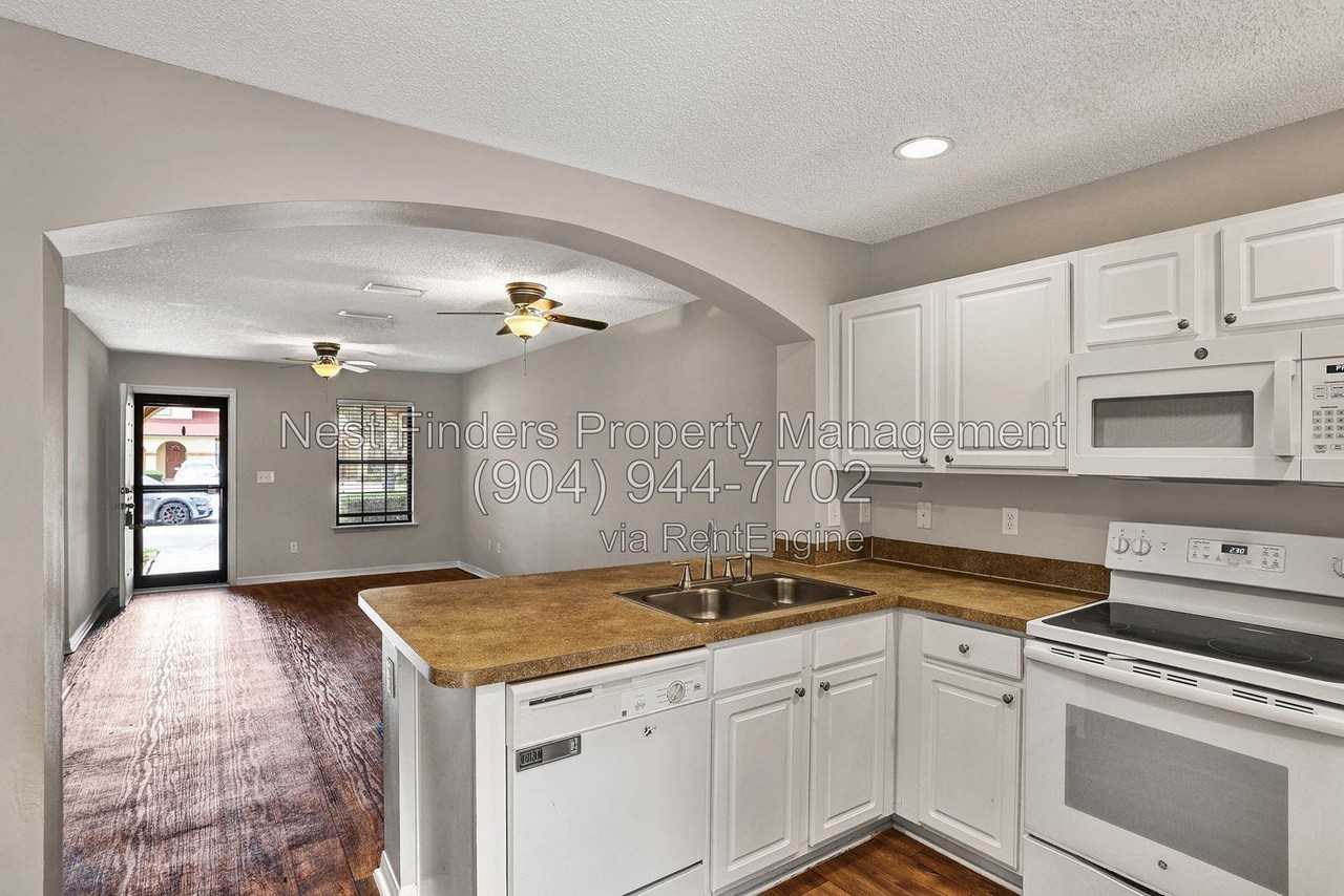 336 Redwood Ln - Photo 4 of 50