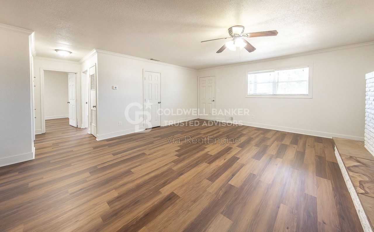 6102 21st St - Photo 6 of 22
