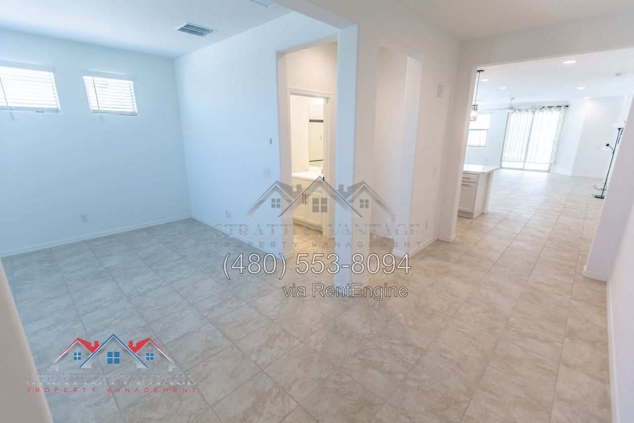 10839 S 52nd Dr - Photo 6 of 50