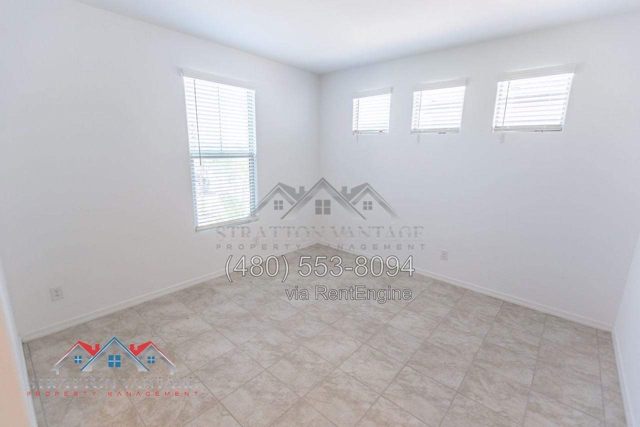 10839 S 52nd Dr - Photo 7 of 50