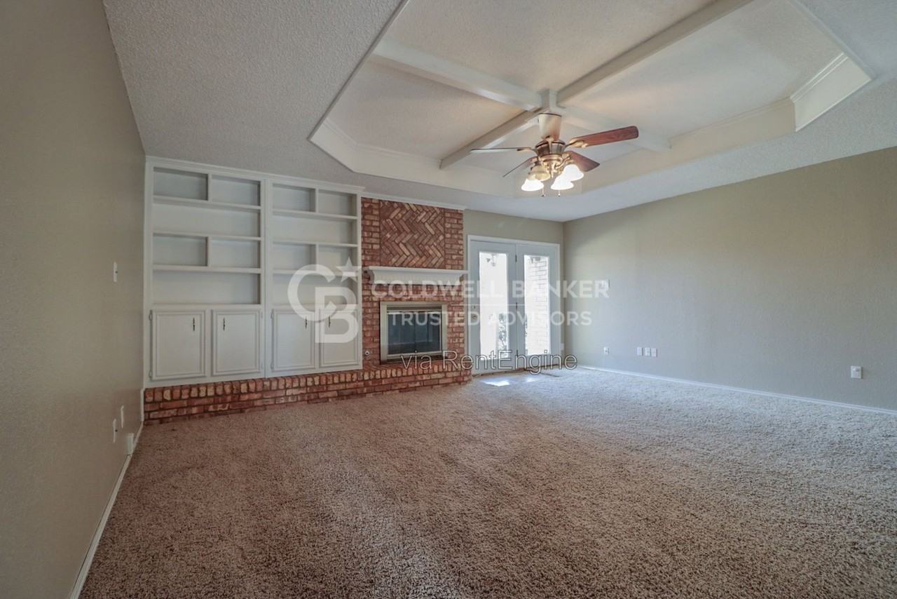 6032 72nd St - Photo 3 of 10