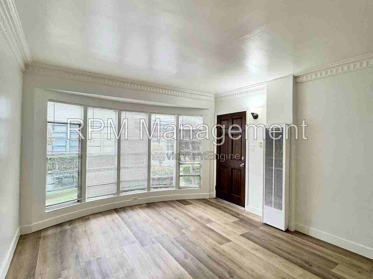 1041 1/4 S Norton Ave #1041-1-4 - Photo 2 of 7