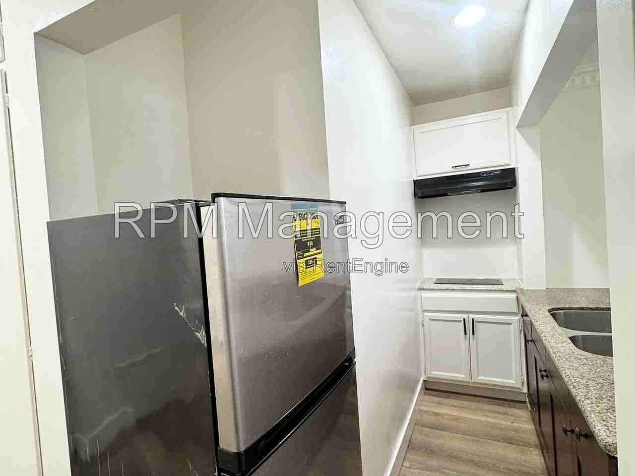 1041 1/4 S Norton Ave #1041-1-4 - Photo 3 of 7
