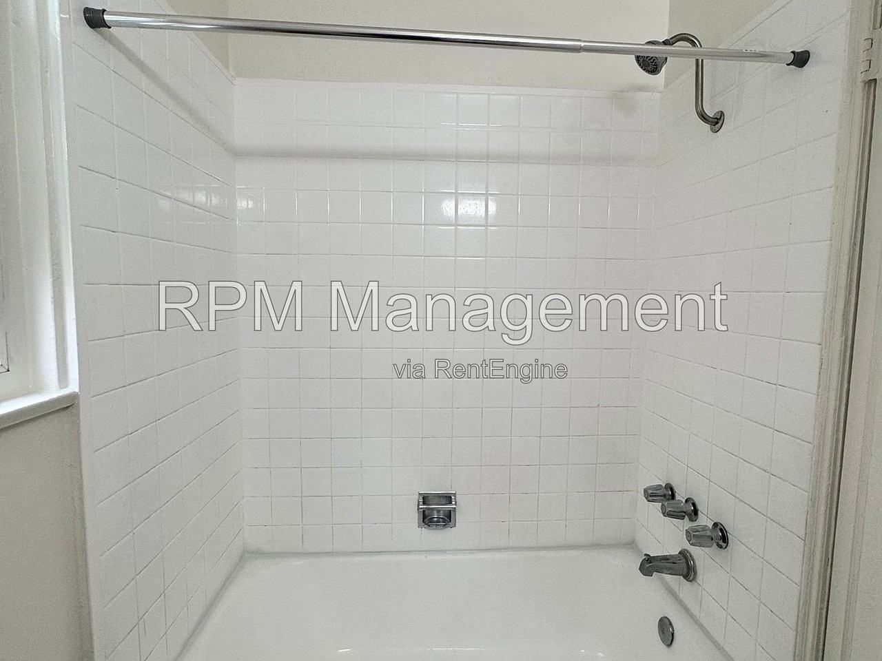 1041 1/4 S Norton Ave #1041-1-4 - Photo 7 of 7